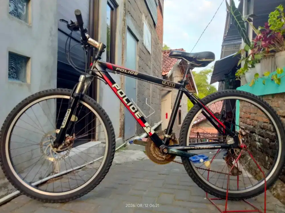Sepeda MTB element police