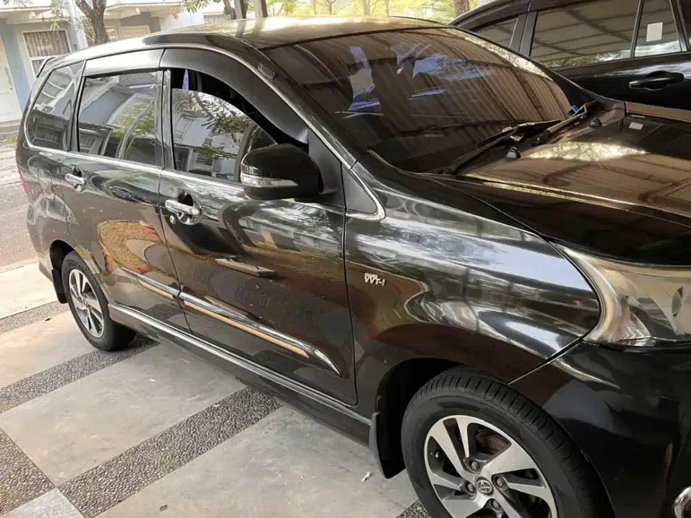 Avanza veloz 2016 hitam AT