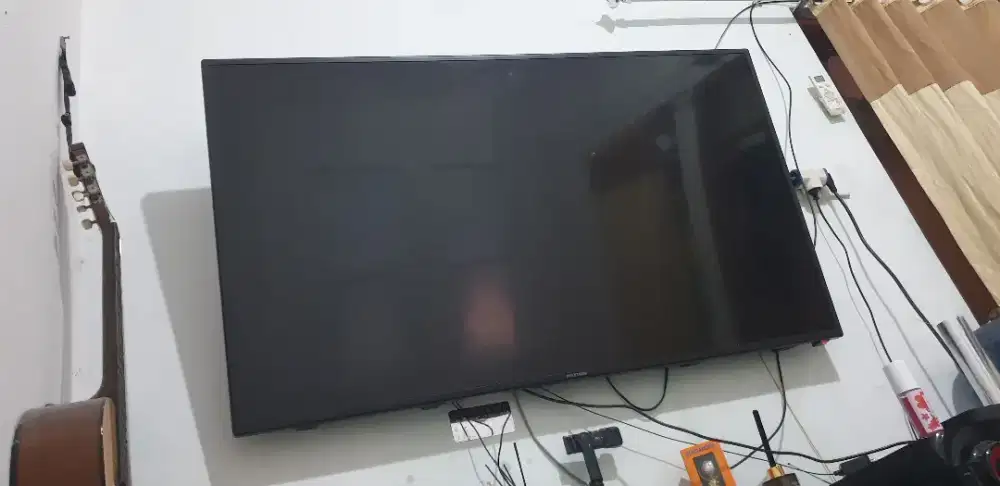 tv polytron 55 inci, minus gelap kiri. tp masih layak