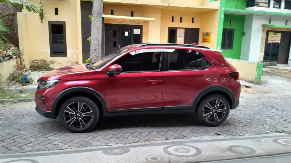 Honda WRV merah