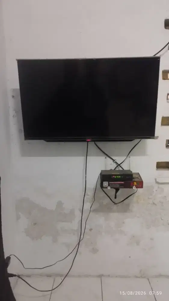 TV Sharp Aquos 32 inch + Set Top Box