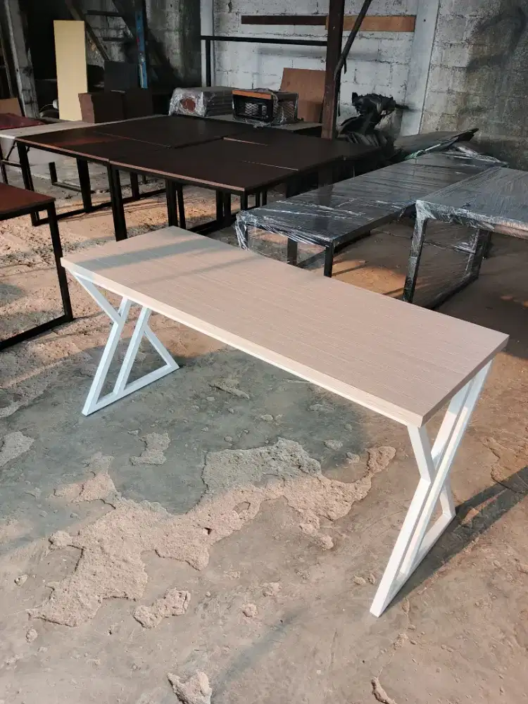 Meja Gamming 160×60/Cocok untuk gammers