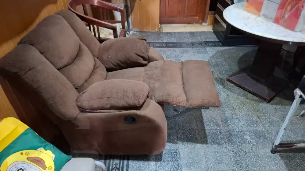 Ashley Informa (sofa coklat ruang tamu)