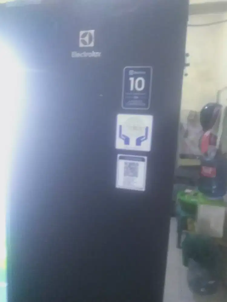 Kulkas dua pintu lemari electroolux