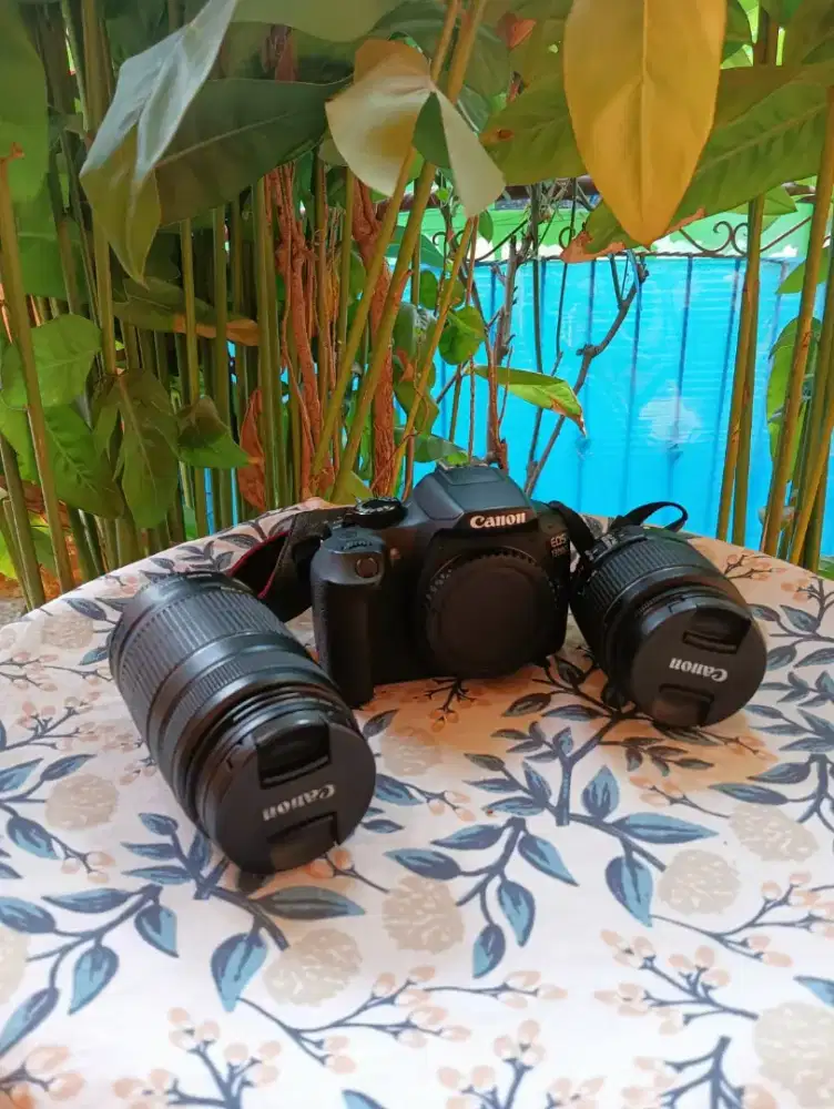 Kamera canon 1300 D