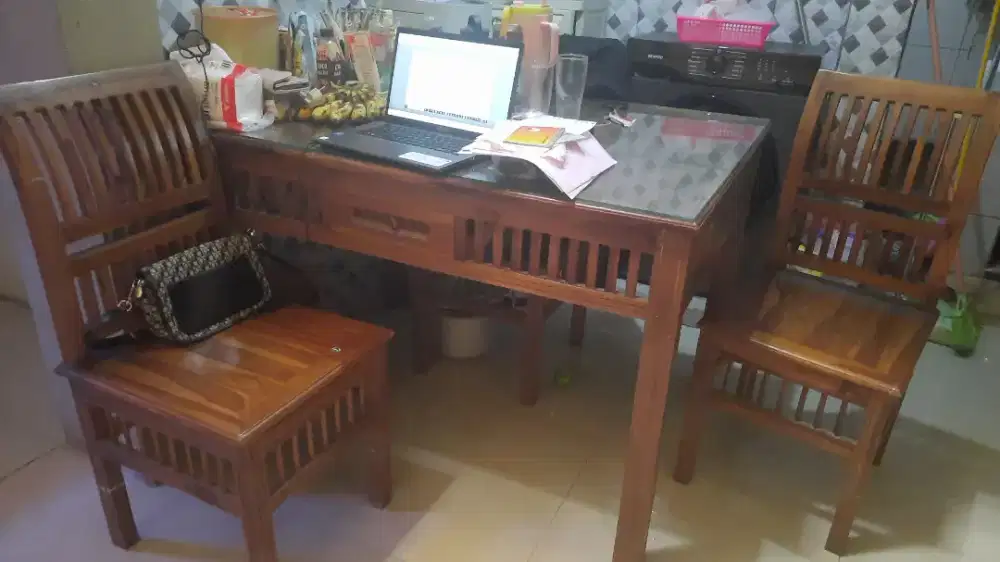 Meja makan kayu jati