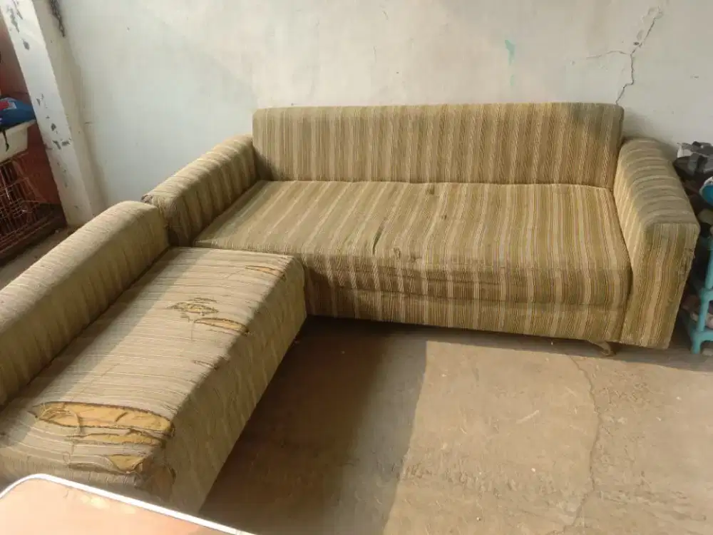 SOFA EMPUK BENTUK L