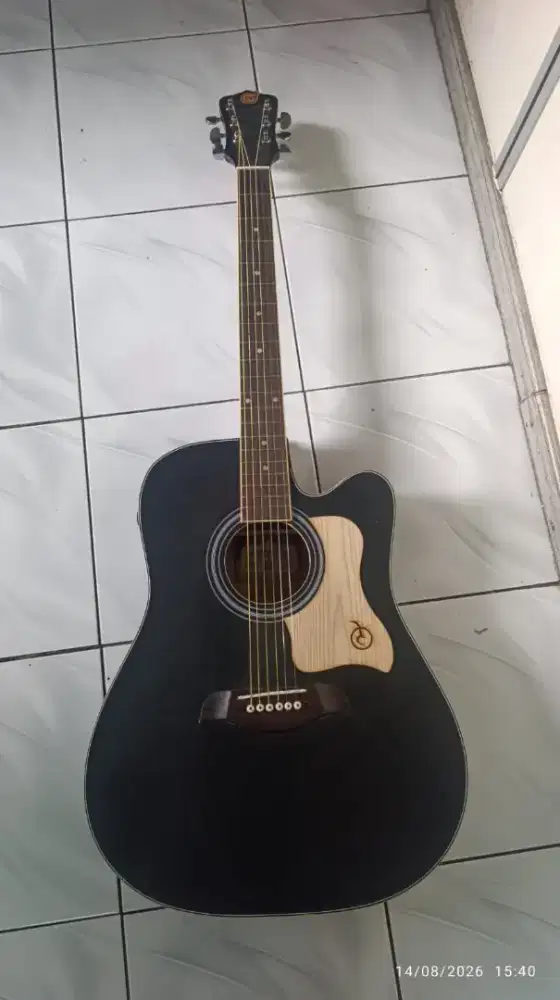 Jual butuh gitar akustik merk Mandalika
