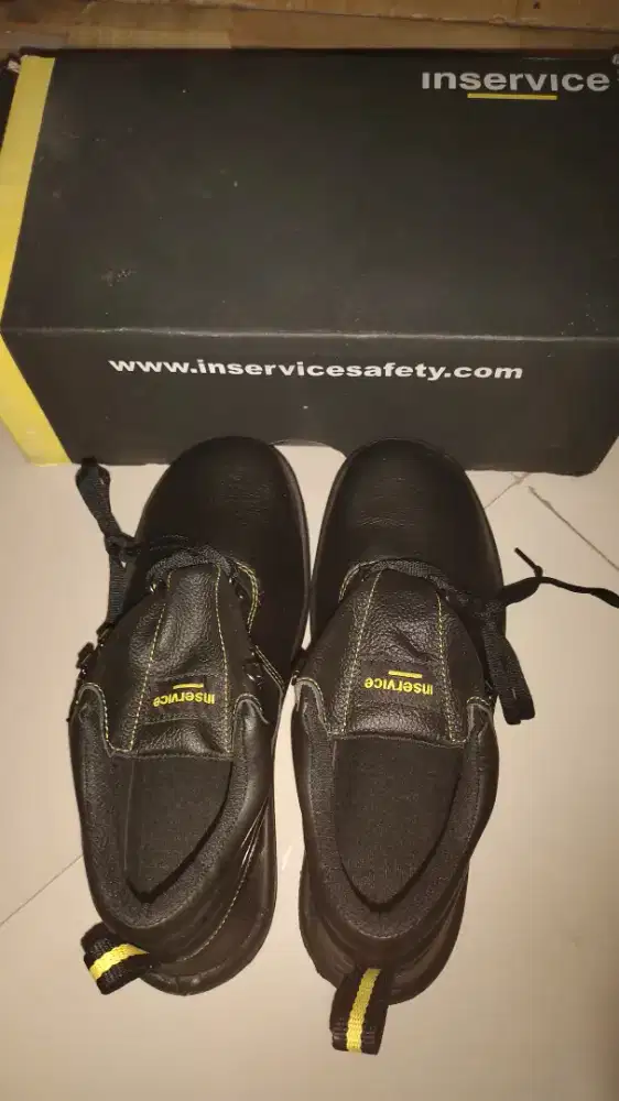 Sepatu safety inservice