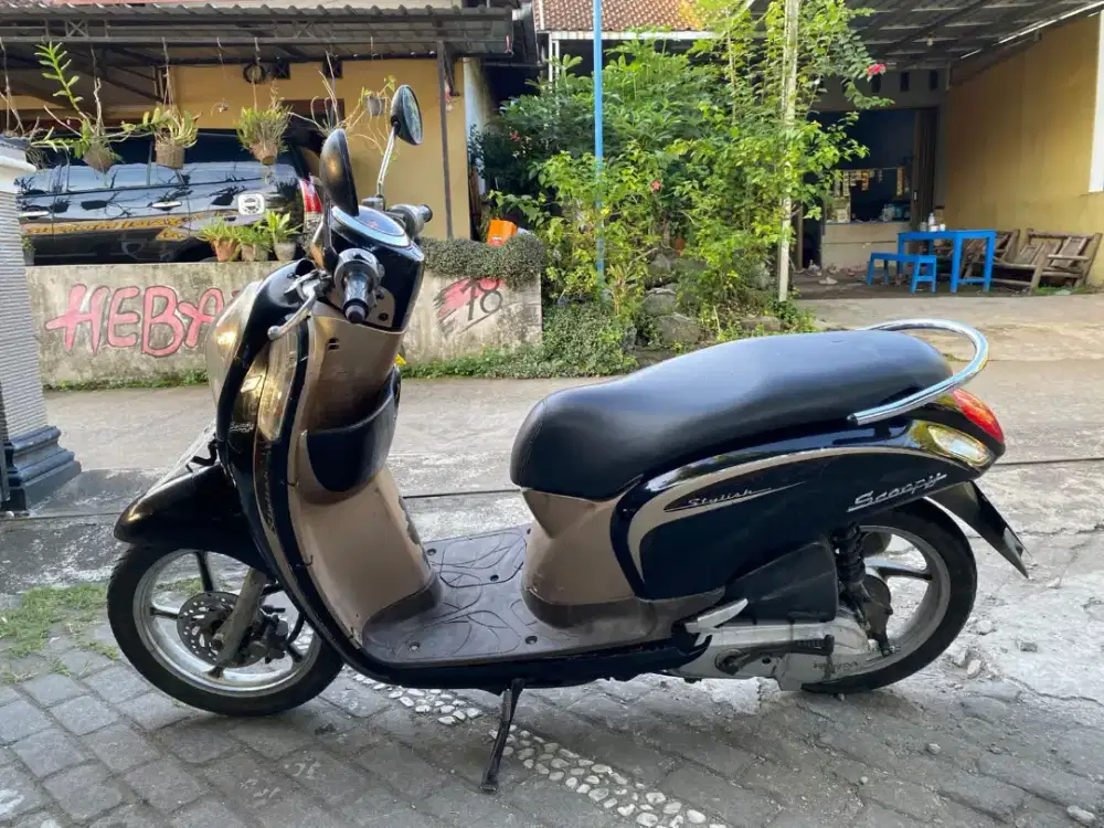 Scoopy injeksi THN 2014 plat B jakarta