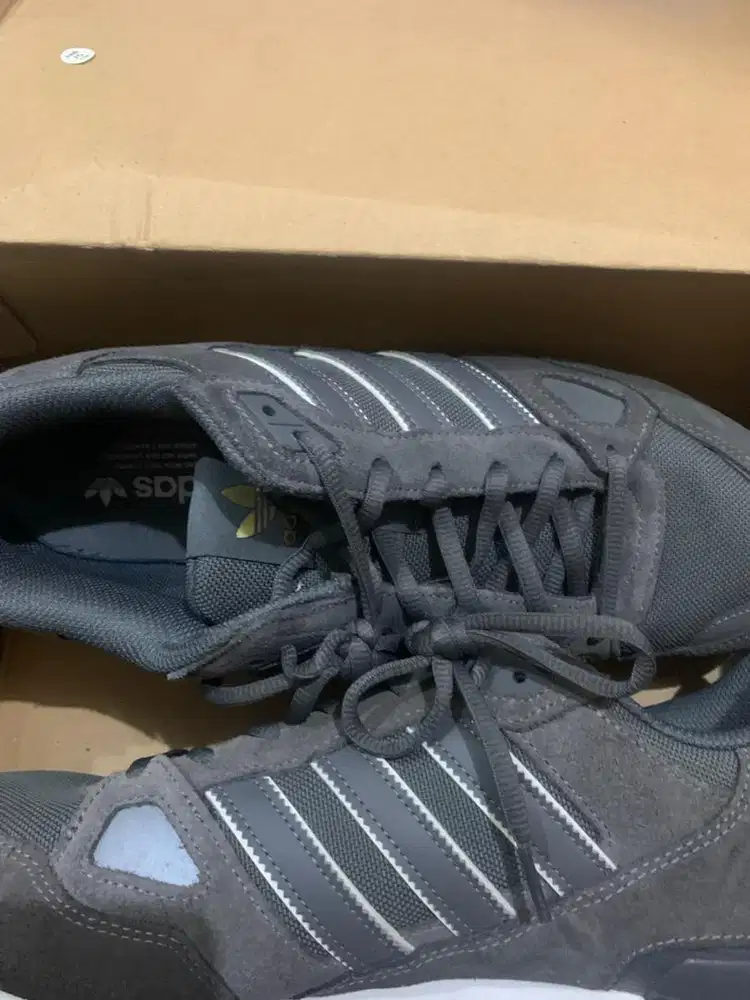 Sepatu Adidas zx750