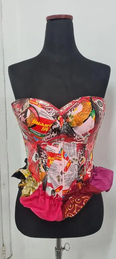 Baju daur ulang wanita premium fashion show, bustier
