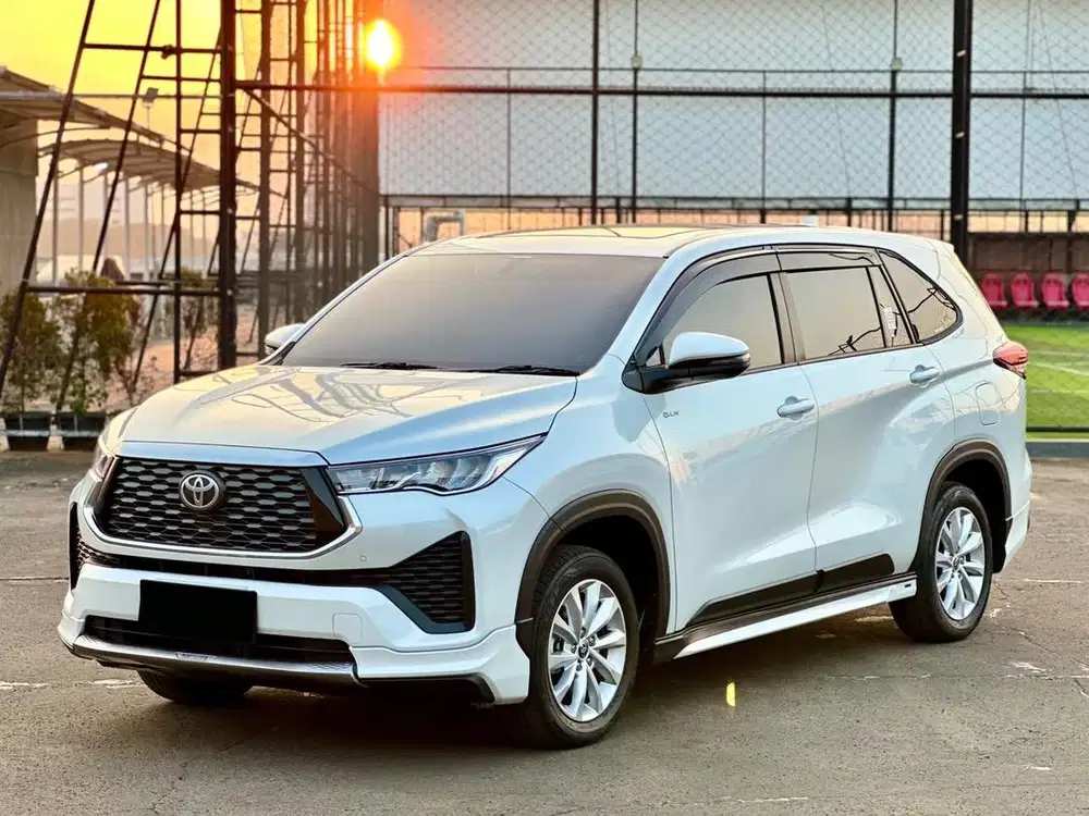 Toyota Zenix V hybrid modelista