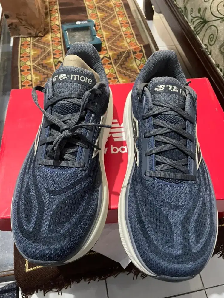 DIJUAL SEPATU RUNNING NEW BALANCE MORE MEN'S