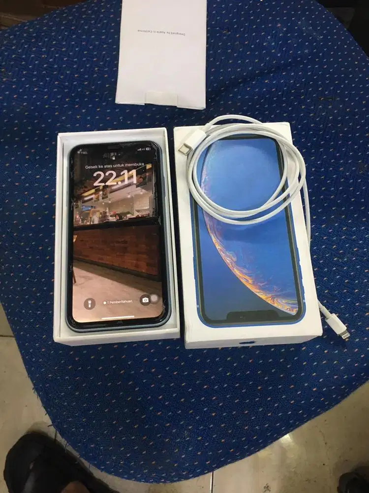 Dijual iphone xr 128gb lengkap
