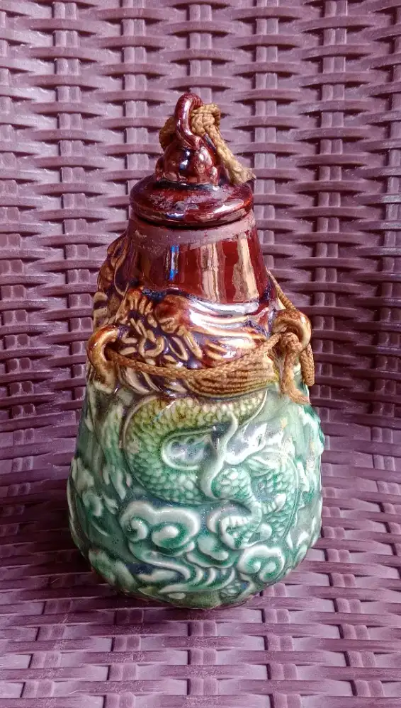 Kendi Antik Grafir Naga Hijau