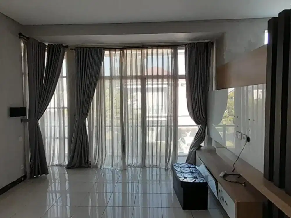 Dijual Rumah Posisi Hoek Siap Huni Nyaman Asri Lokasi di Kota Baru Parahyangan Cluster Mayang Bandung