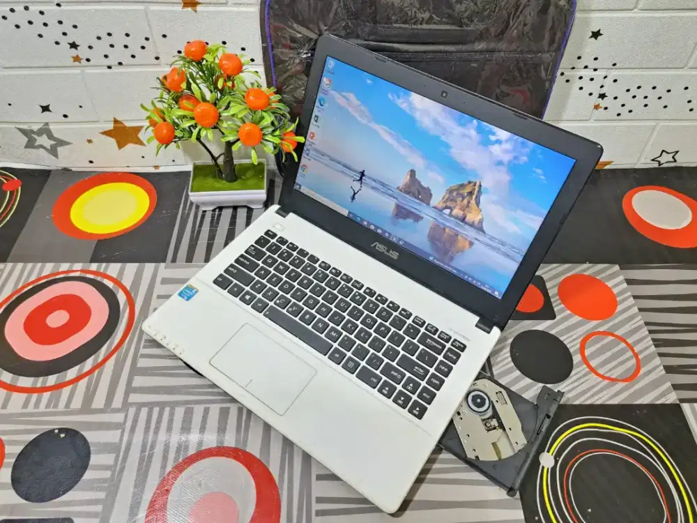 Jual cepat dan Bu laptop Asus X450 putih slim siap pakai