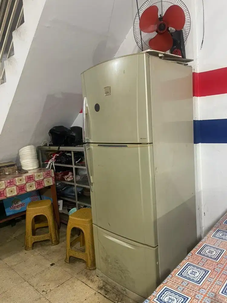 kulkas besar bekas jualan