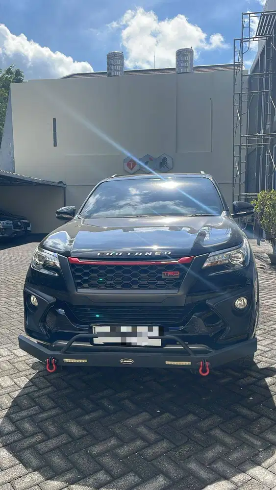 FORTUNER 2.4 VRZ TRD (pajak on 2027 , km 40rban aslii )