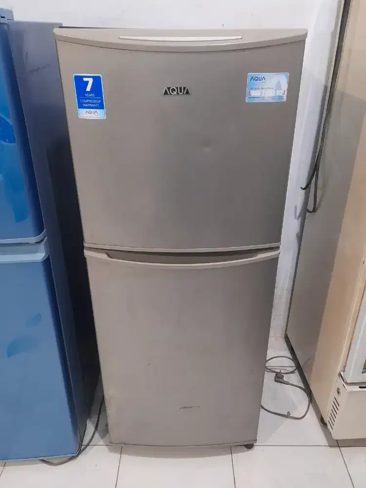 Kulkas 2 Pintu AQUA . Second . Normal . Siap Pakai