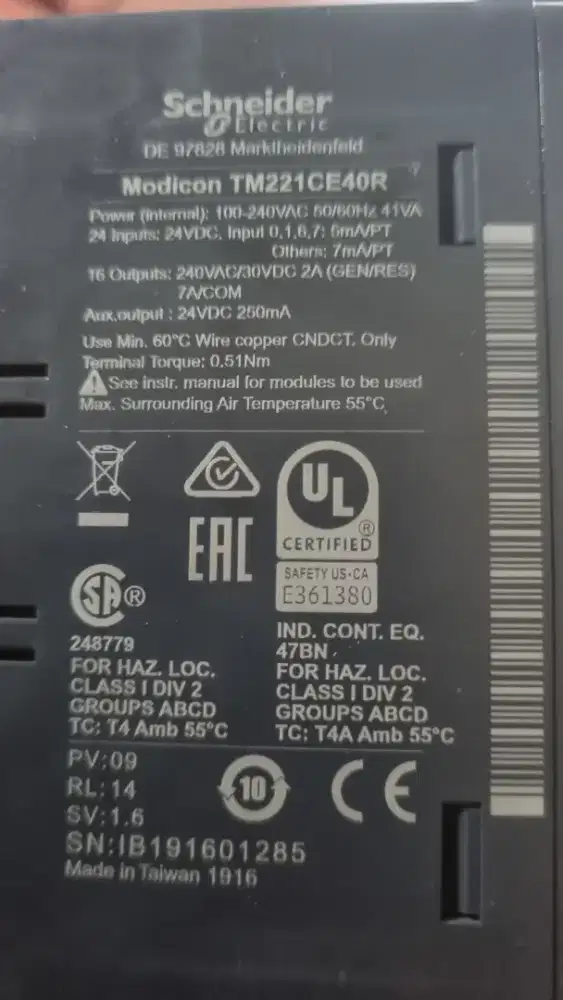 Dijual plc modicon Tm221CE40R plus modicon mini 2 unit disamping
