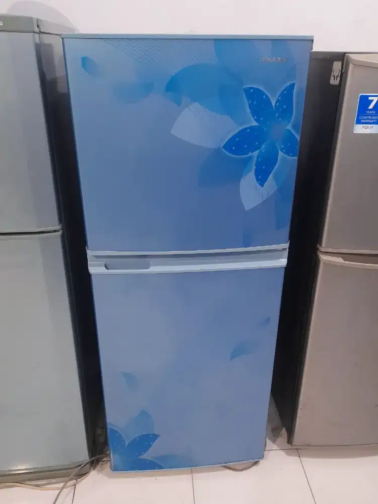 Kulkas 2 Pintu SHARP . Second . Normal . Bergaransi