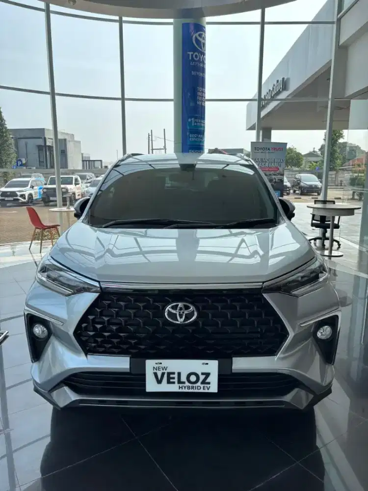 Veloz V Hybrid Silver 2026