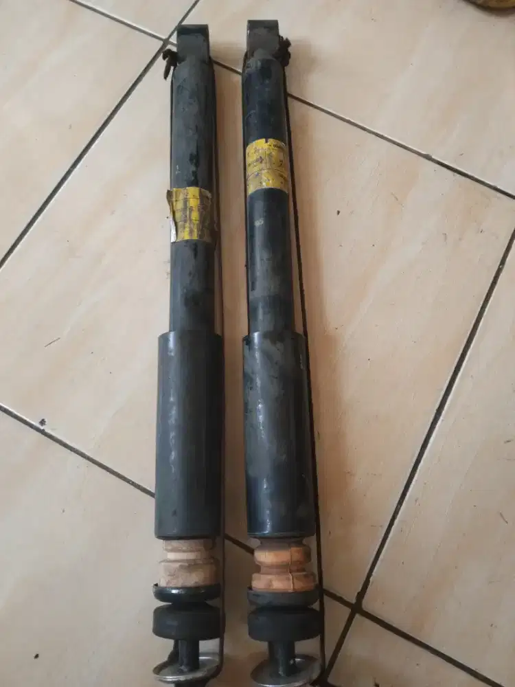 Shock Breaker Ertiga (Kondisi 85%)