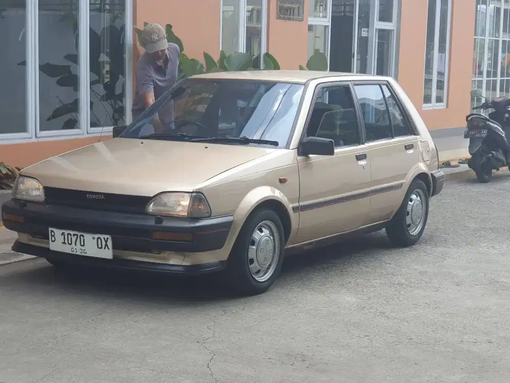 Jual starlet kotak 1.0 cc XL 1989