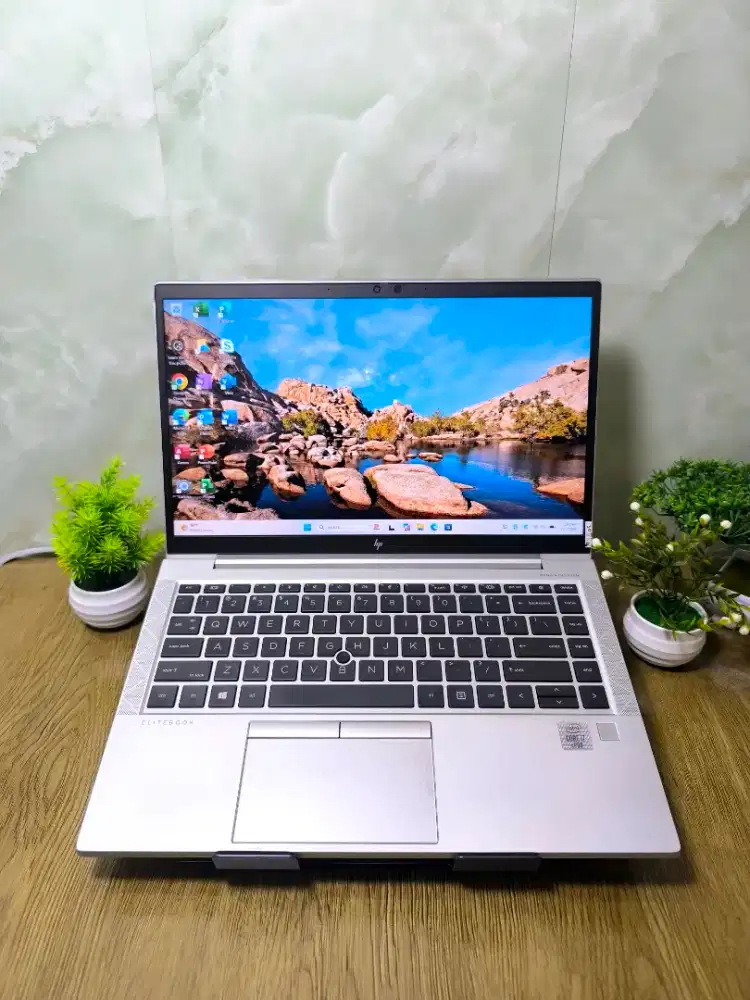HP ELITEBOOK 840 G7  
Intel Core i7-10510U RAM 16GB SSD 256GB