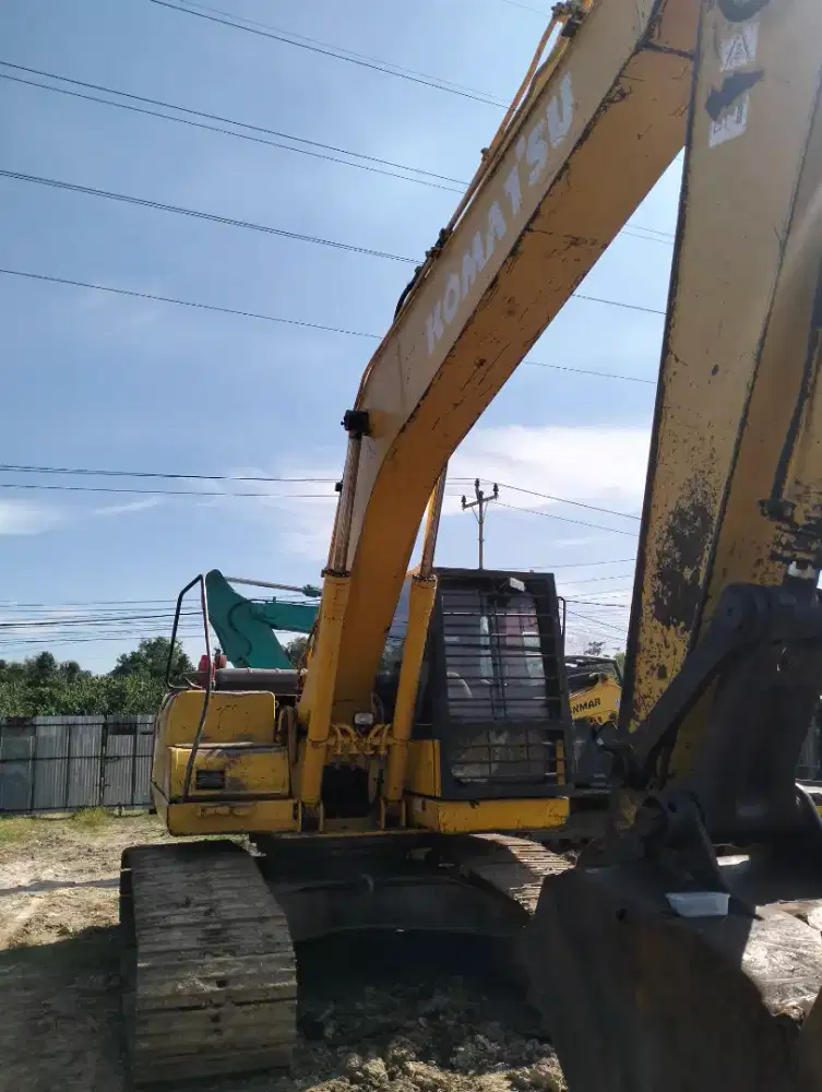 JUAL komat'su PC 200 tahun 2013-siap pakai