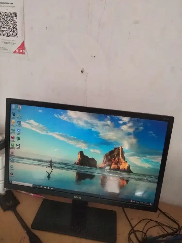 Cpu corei3+SSD+LCD 22 inch siap pakai