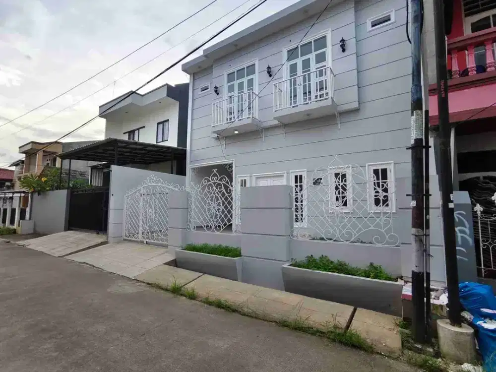 Dijual Rumah 2 Lantai SHM 4+1 KT di Galaxy Bekasi Selatan