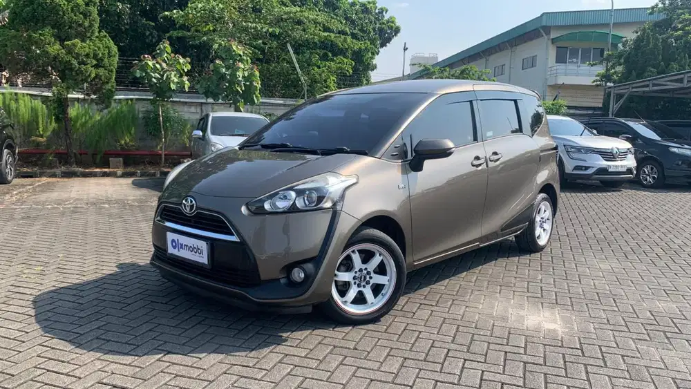 TDP 1 JUTA Toyota Sienta 1.5 V Bensin-AT 2017 Silver CSMQB