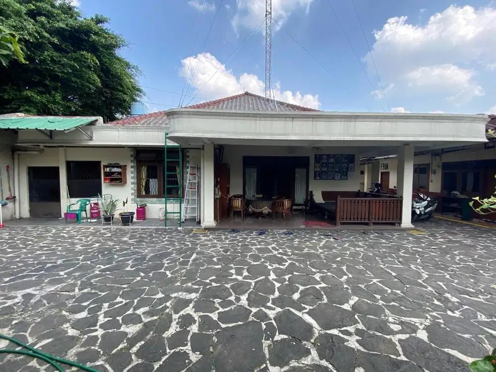 DIJUAL RUMAH HOEK AREA STRATEGIS UNTUK HUNI DAN BISNIS SIAP HUNI