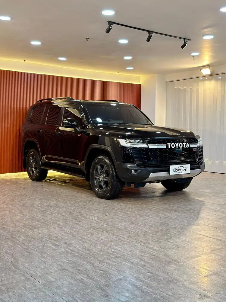 Toyota Land Cruiser 300 GR Sport 2023 Odo 11 Ribu Record Antik Garansi