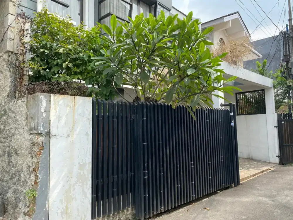 Dijual Cepat Rumah 3 Lantai Lokasi Strtegis siap Huni Di Tebet Timur Jakarta Selatan