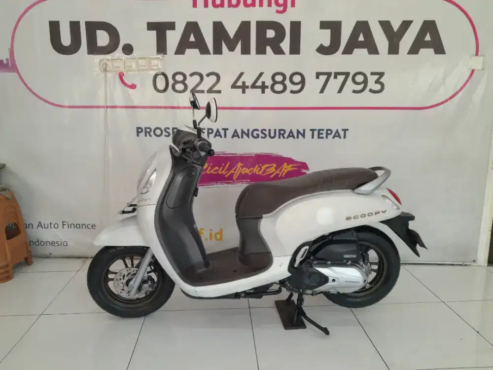 HONDA SCOOPY PUTIH 2023