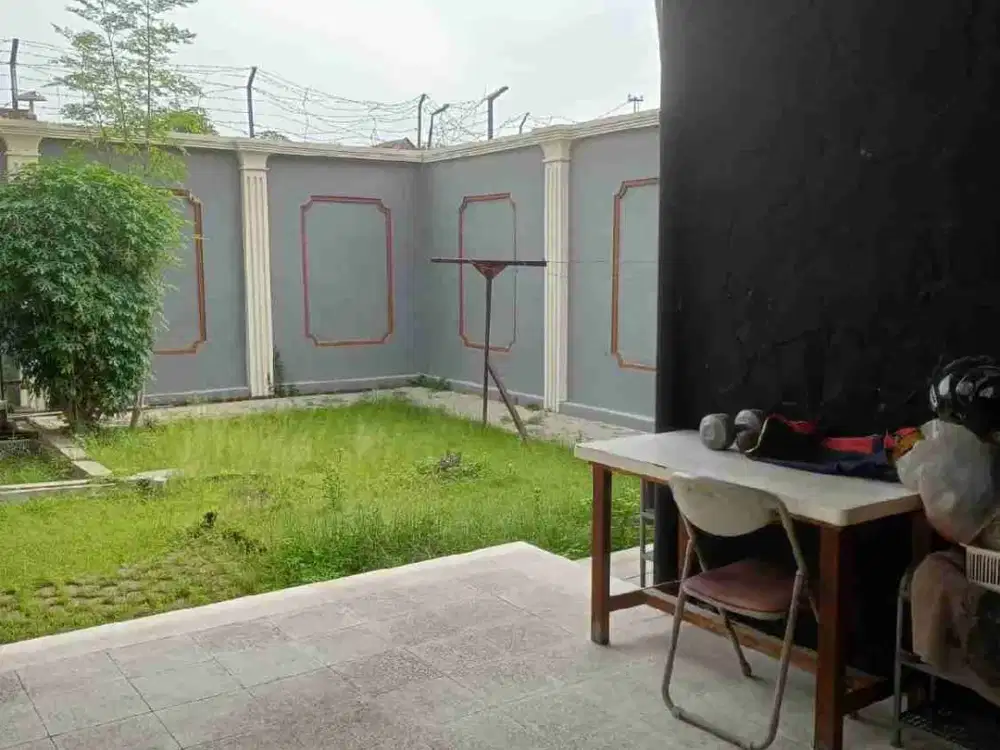 Dijual Rumah di Jalan Comal Surabaya Pusat