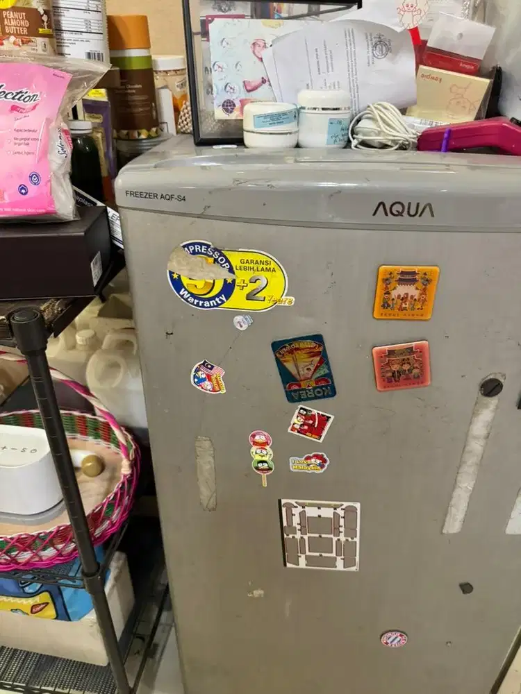 Freezer Berdiri AQUA AQF-S4 5 Rak Bekas Masih Dingin