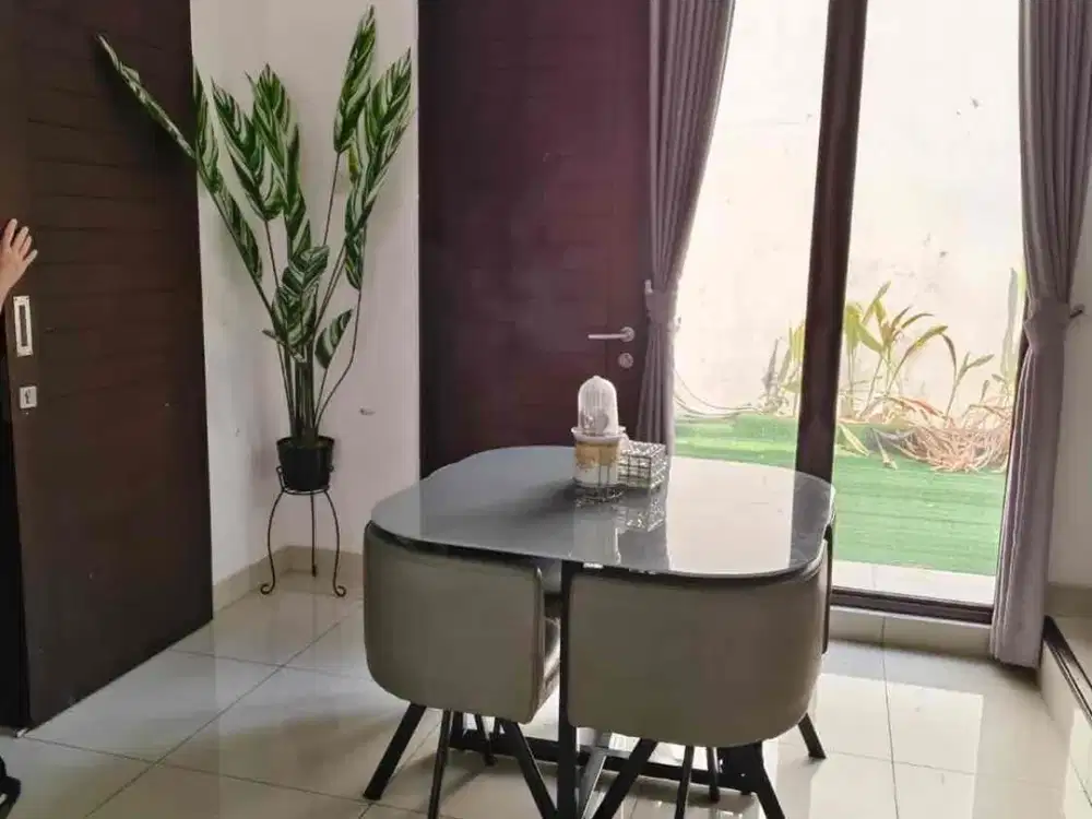 Fully Furnished! Dijual Rumah Hoek 2 Lantai di Cluster Arana