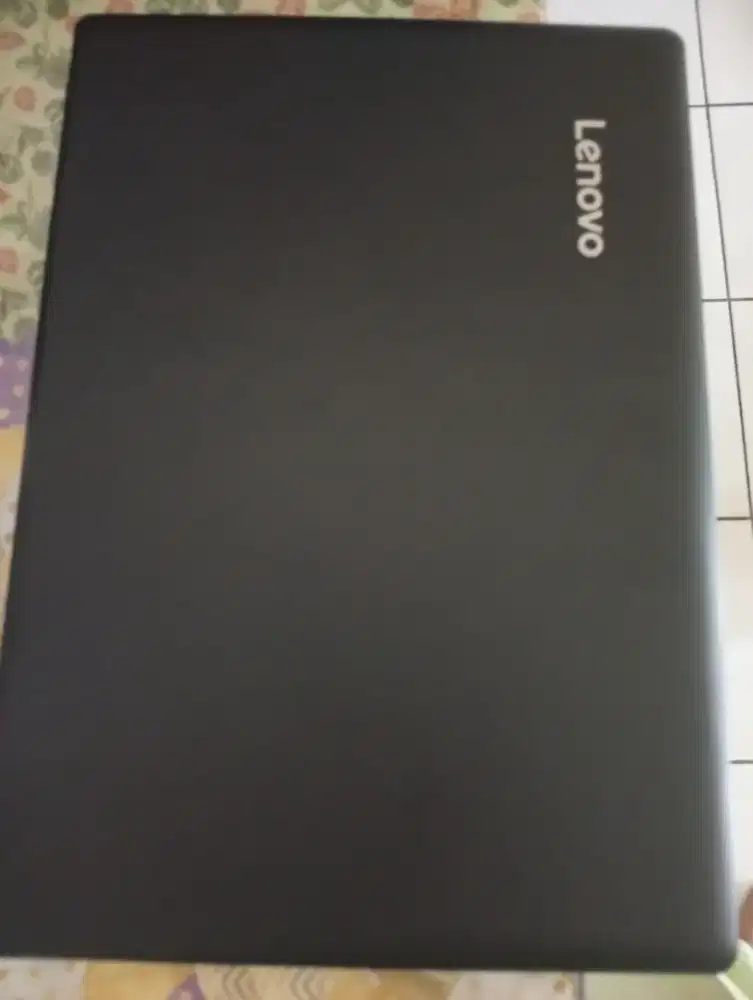 LAPTOP LENOVO Warna hitam