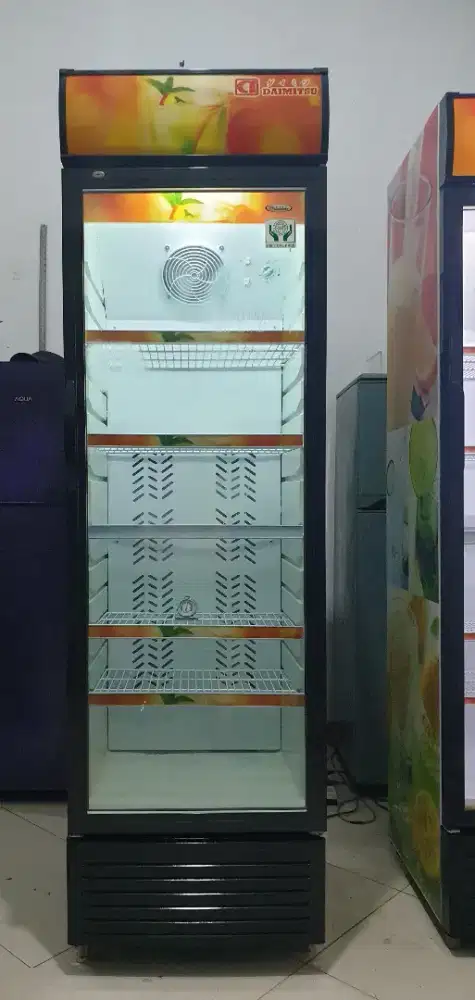 SHOWCASE DAIMITSU 5 RAK 100% FULL ORI T.2M NORMAL MULUS TANPA BUNGA ES
