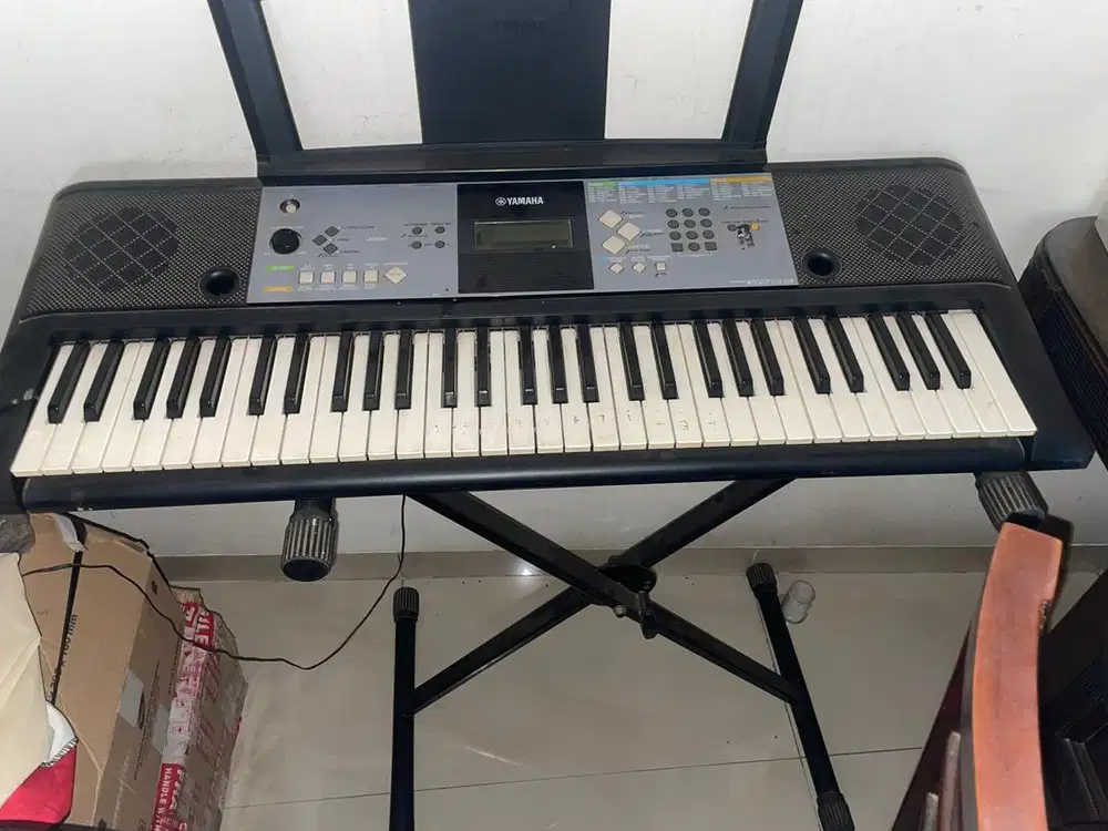 Keyboard YAMAHA PSR-E233