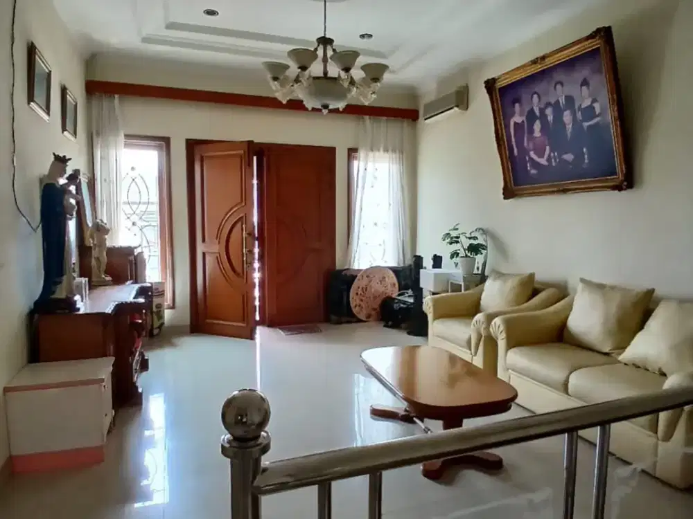 Rumah 2 lantai siap huni minim Renovasi lokasi Ok di Pulomas