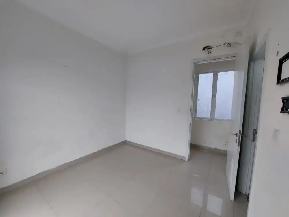 Dijual Cepat Rumah 2 Lantai Lebar 6 Cluster Laseine, Cakung, Jakarta Timur, 030&028
