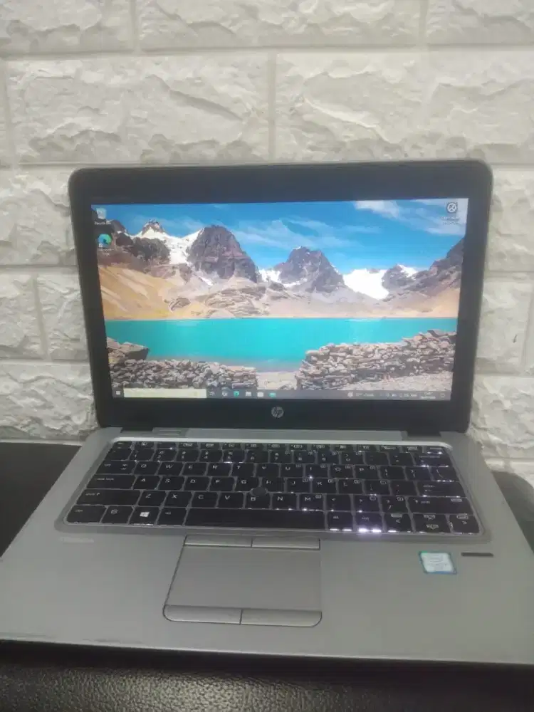 Dijual Hp Elitebook 820 G3 (i7gen6/4gb/ssd256gb)