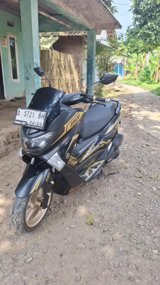Jual motor nmax hitam gold