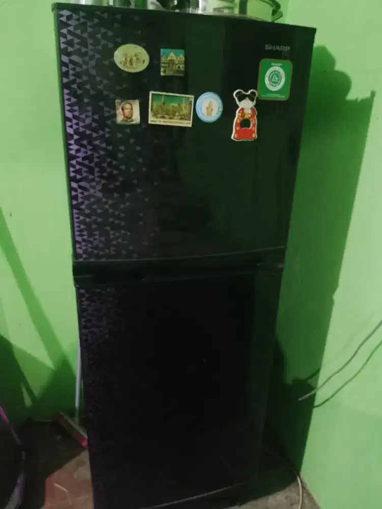 Di jual kulkas sharp 2 pintu Like New
